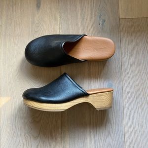 Magnolia Heels- Black Mule Clogs Universal Thread size 8.5